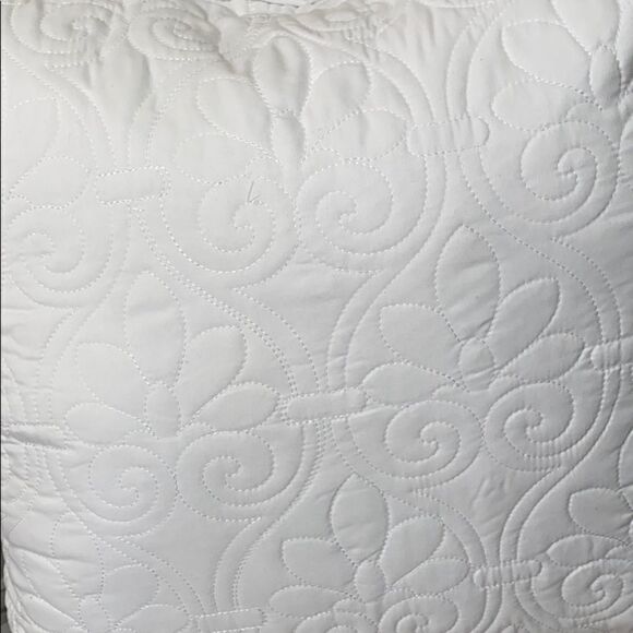 Madison Park 2 Bundle Quilted Pillows NWOT - Picture 2 of 6